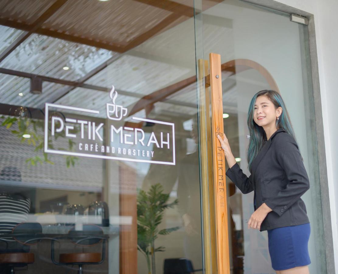 เพติก เมราห์ โฮมสเตย์ Pakualaman ภายนอก รูปภาพ